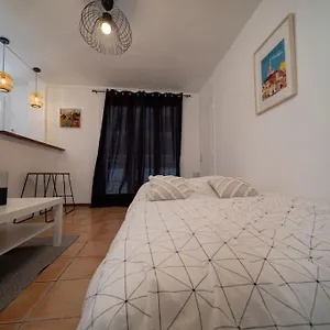 Climatise Tout Equipe 4 Couchages A 6 Minutes De La Gare St Charles Appartement Marseille